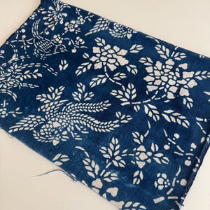 Vintage kinesiskt indigo batiktyg: Resistfärgad bomullspanel, 95 cm x 48 cm