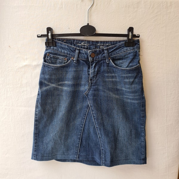 Jeansrock upcycling aus Levi's Jeanshose Damenrock Gr. 28/S