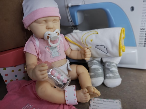 Nod Sculpt, Reborn Doll, assembled, Not Painted, magnetized mouth, clothes and accessories.