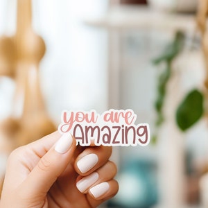 Autocollant imperméable à affirmation positive You Are Amazing 3 pouces