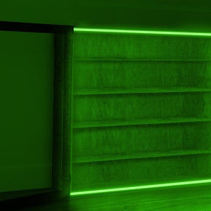 Vetrina a led, Vetrina per montaggio a parete, Vetrina illuminata, Vetrina con anta in vetro, Vetrina con luce, Vetrina in legno