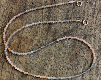 Moonstone necklace with 585 yellow gold clasp