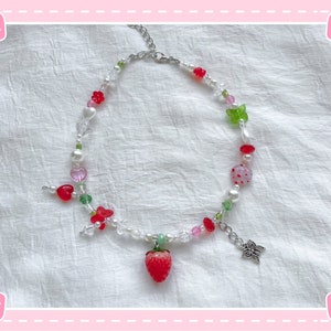 Strawberry Y2k Beaded Necklace, Red Pink Green Cottagecore Aesthetic, Cute Pastel 90s Vintage Boho Indie, Charm Necklace, Strawberry Choker
