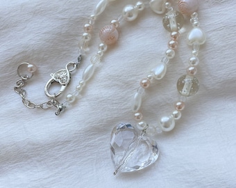 Collier cottagecore en perles, collier esthétique, pendentif coeur, style années 90, tour de cou en perles, bohème, indépendant, an 2000, féerique, tour de cou pastel