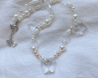 Pearl Butterfly Pendant Beaded Necklace Mismatched White Ivory Clear Cottagecore Fairycore Y2k Aesthetic 2000s 90s Pastel Choker