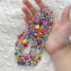 Collar con cuentas Y2k, collar con cuentas no coincidentes, gargantilla arco iris funky, estilo de la década de 1990, retro, hippie, collar colorido, idea de regalo, década de 2000