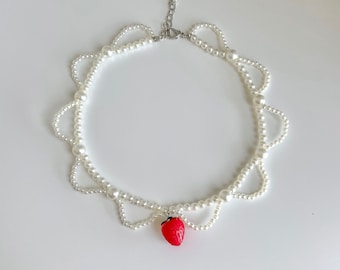 Collar de fresas y perlas, gargantilla de estética cottagecore, collar con colgante de fresa, joyería Princesscore, idea de regalo para ella, estilo indie Y2K