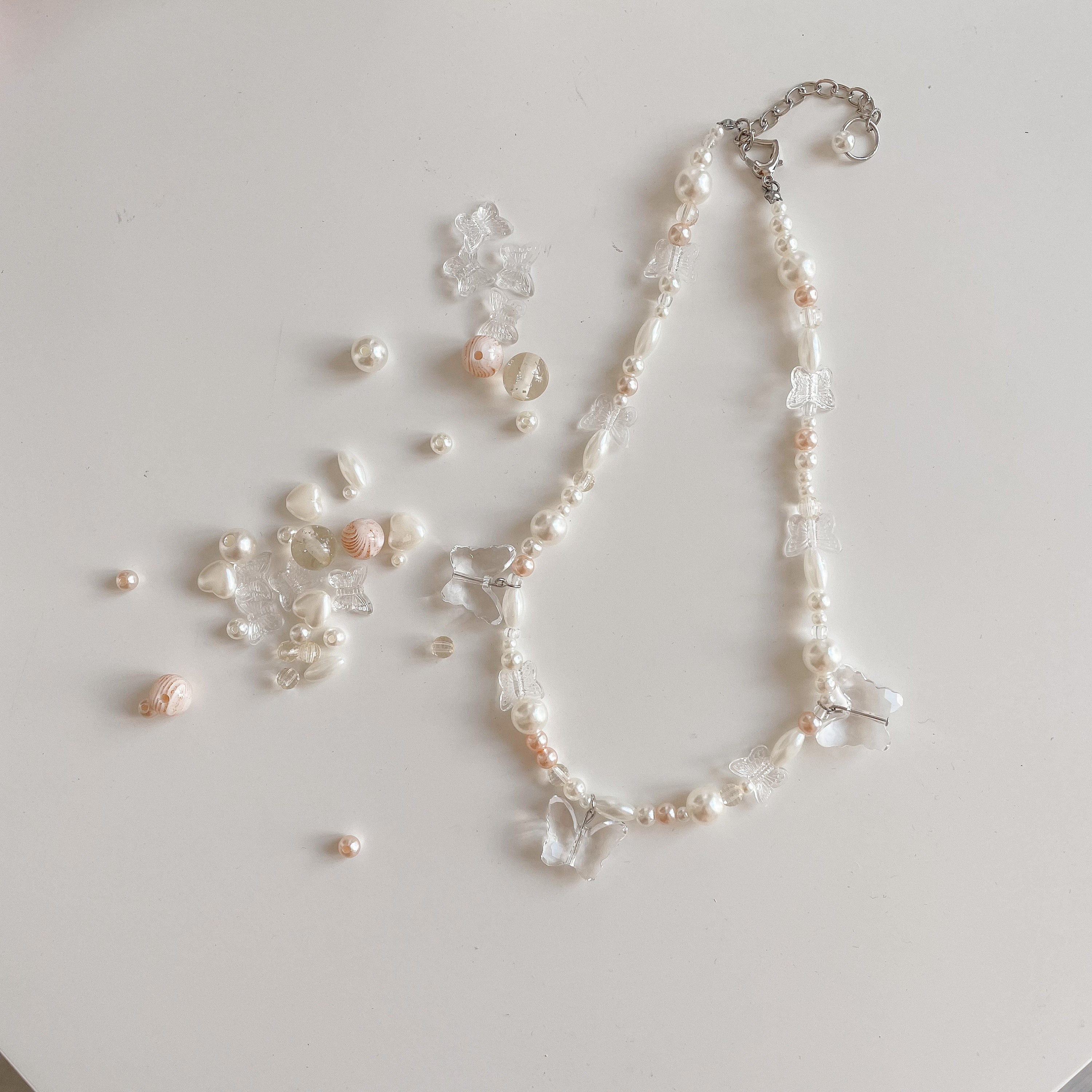 MECOOL Collana con ciondolo a forma di fiocco, da donna
