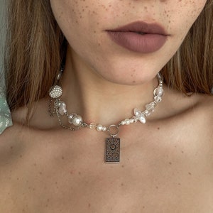 Tarot Karte Perlen Halskette Anhänger "Die Sonne" Weiße Perle Schmetterling Cottagecore Y2k Ästhetik 2000s 90er Jahre Herzen Silber Elfenbein Pastell Niedliche Kette