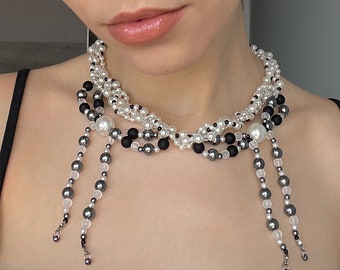 Bogen Halskette, Schwarz und Weiß Halskette, Elegante Schleife Halskette, Bogen Perlen Halskette, Perlenkette, Maximalist Halskette, Ästhetischer Schmuck
