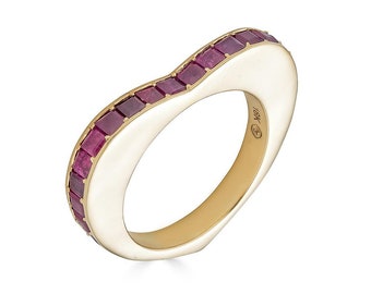 Anillo de corazón rubí de oro de 18K