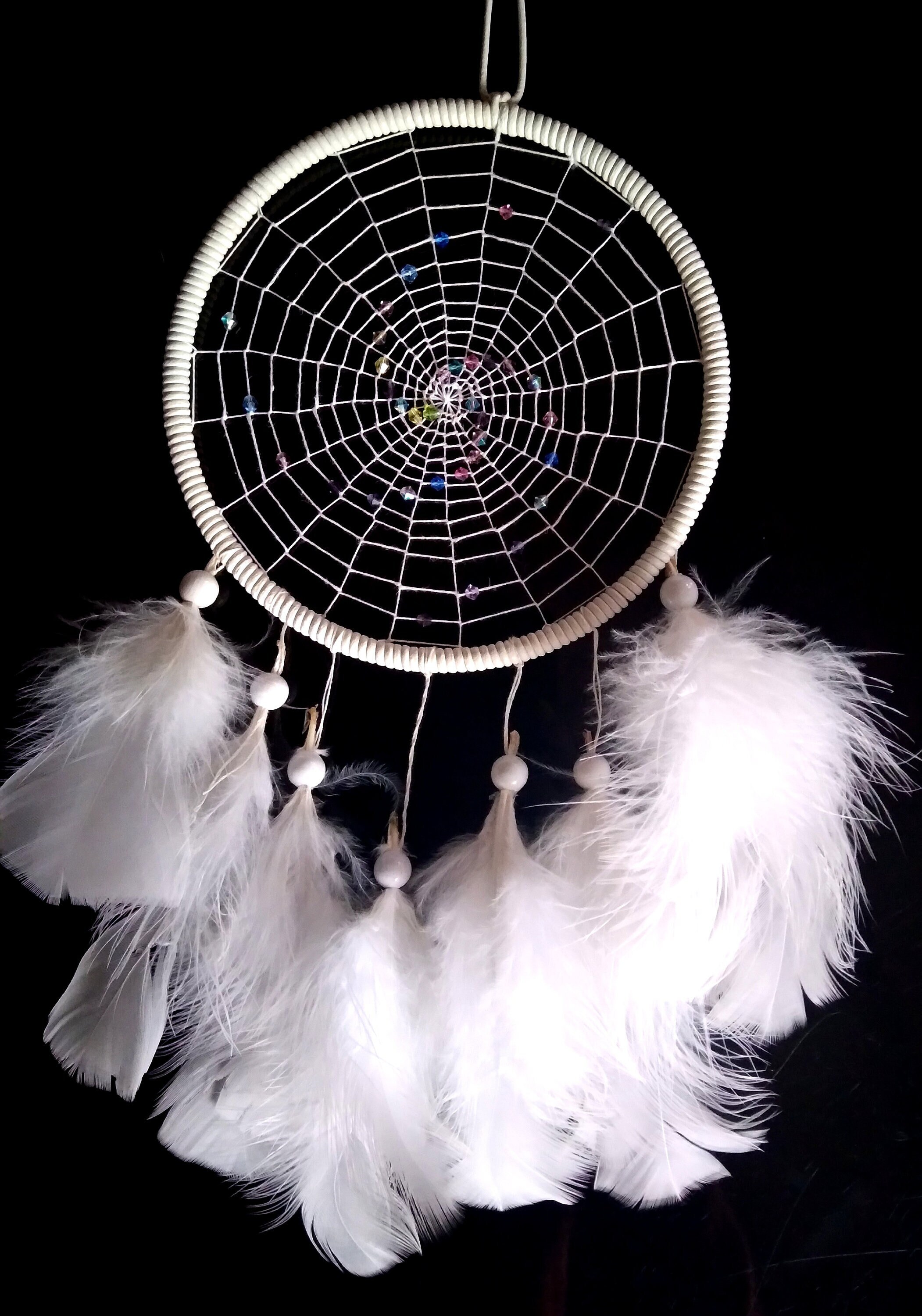 Attrape-Rêves Tout Doux Tissage Toile d'araignée Fil de Lin Blanc, 35 Perles Cristal, Plumes Blanche