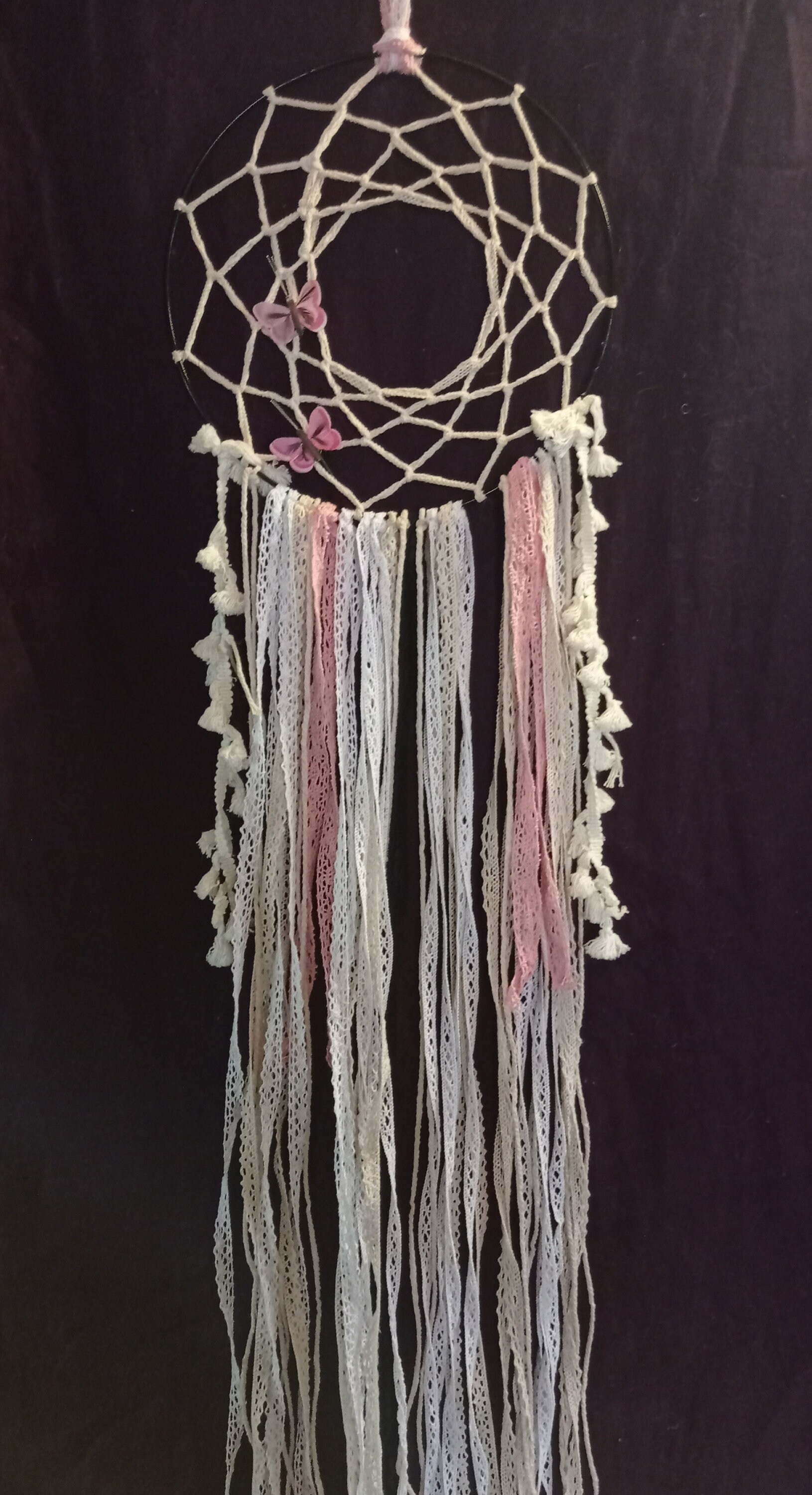 Attrape-Rêves Dreams Catcher Papillons Tissage Dentelle Rose et Blanche Cerclage Noir