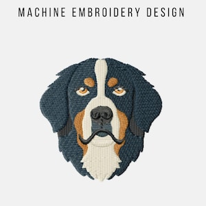 Może przedstawiać: Wzór haftu maszynowego przedstawiający bernardyna. Pies patrzy prosto, z lekko pochyloną głową. Pies ma czarno-białe futro z brązowymi znaczeniami wokół oczu i pyska. Wzór idealnie nadaje się do tworzenia naszywek, aplikacji do prasowania lub innych spersonalizowanych przedmiotów.
