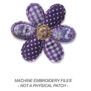 Puede incluir: Un diseño de bordado digital de una flor de seis pétalos con varios patrones de tela morada, incluyendo cuadros vichy, lunares y estampados florales con un botón central. Texto: dst, exp, pes, jef, vp3, xxx, hus, MACHINE EMBROIDERY FILES - NOT A PHYSICAL PATCH -.
