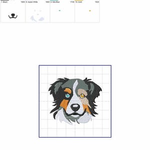 K&ouml;nnte beinhalten: Ein Stickmuster eines Australian Shepherd Hundekopfes mit schwarzen, dunkelblauen, wei&szlig;en, goldbraunen und graubraunen Garnfarben. Der Hund hat ein blaues und ein goldenes Auge sowie eine schwarze Nase und einen Mund auf einem Rasterhintergrund.