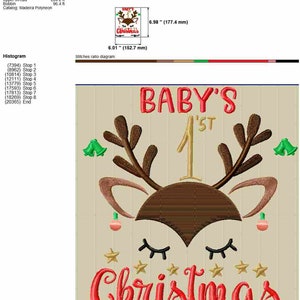 Pu&ograve; includere: Disegno ricamato di una renna con il testo "BABY'S 1ST CHRISTMAS" in filo rosso e oro. Il disegno misura 15,27 cm per 17,74 cm.