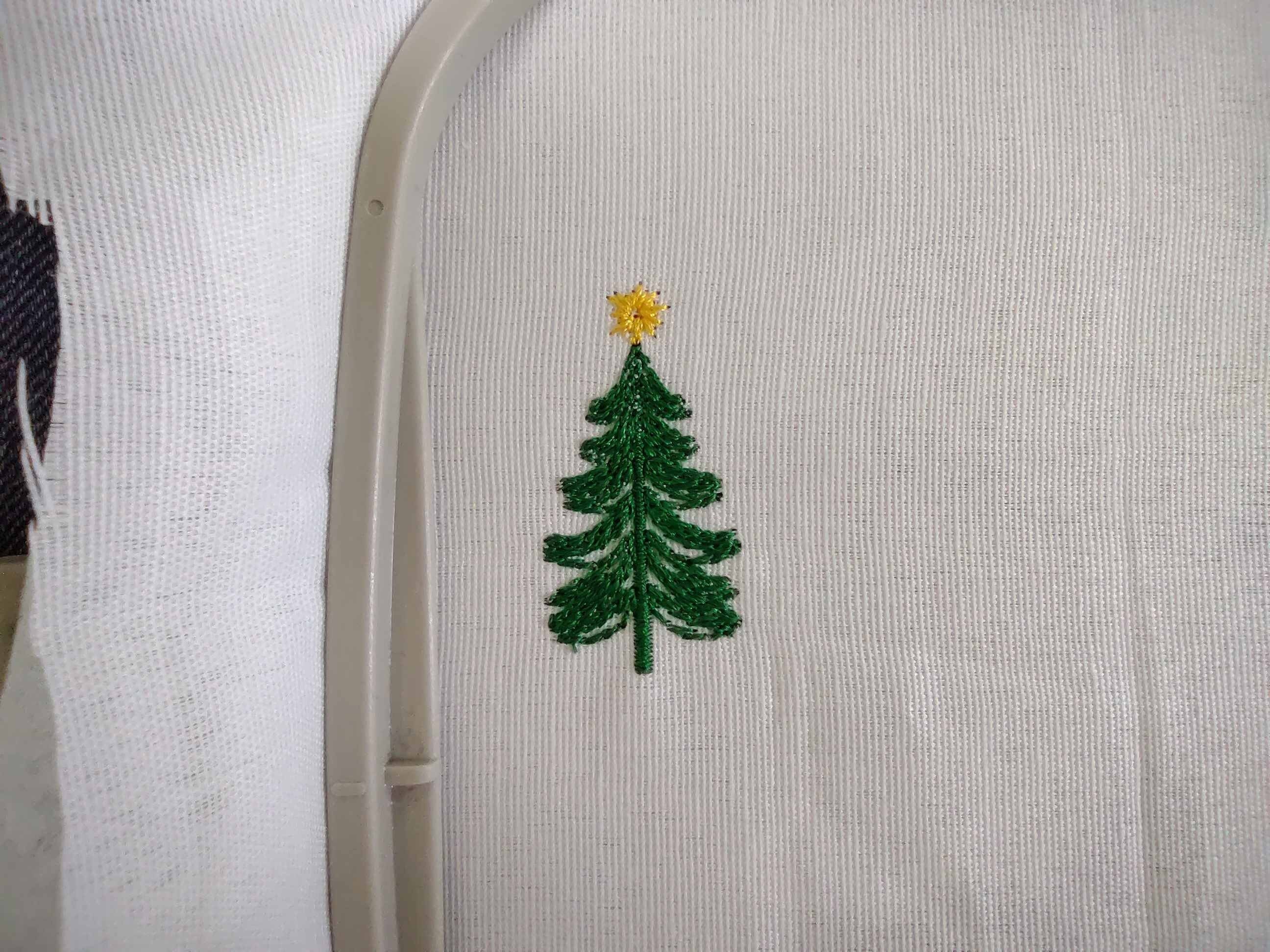 クリスマスツリーの機械刺繍デザイン：松のアウトライン、低ステッチ数