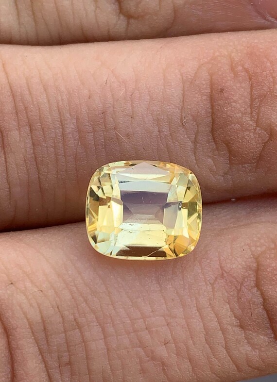 Citrine Naturelle Du Brésil - 21,01 Carats, Taille Coussin, Couleur Jaune Vif, Transparente