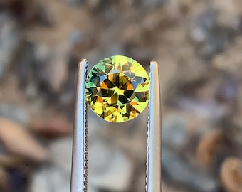 0.67カラットのイエローサファイア、フリーフォーム、オーストラリア産