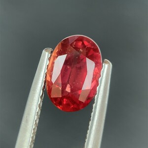 1.46ct oranger Saphir, oval, loser Edelstein, ungewärmt