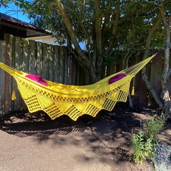 Yellow hammock with star tip