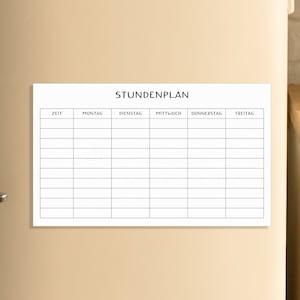 Könnte beinhalten: Eine weiße druckbare Wochenplanvorlage mit dem Titel "STUNDENPLAN" und Überschriften für "Zeit", "Montag", "Dienstag", "Mittwoch", "Donnerstag" und "Freitag".