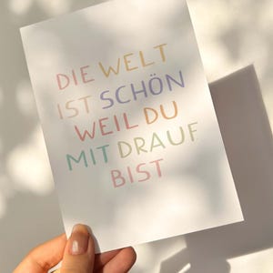 Postkarte "Die Welt ist schön, weil du mit drauf bist" | Grußkarte Lieblingsmensch | Geburtstagskarte | Karte Beste Freundin | Herzensmensch