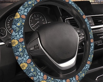 Coprivolante in stile William Morris con fiori gialli su sfondo blu. Accessorio floreale per auto.