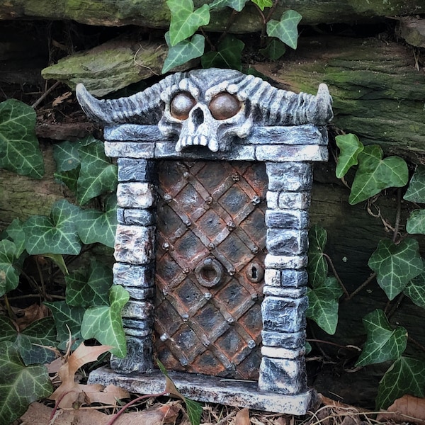 Scary Fairy Door / Goblin Door / Monster Door / Skull Door / Horror Themed Door / Garden Decor / Halloween Present / Día de los Muertos