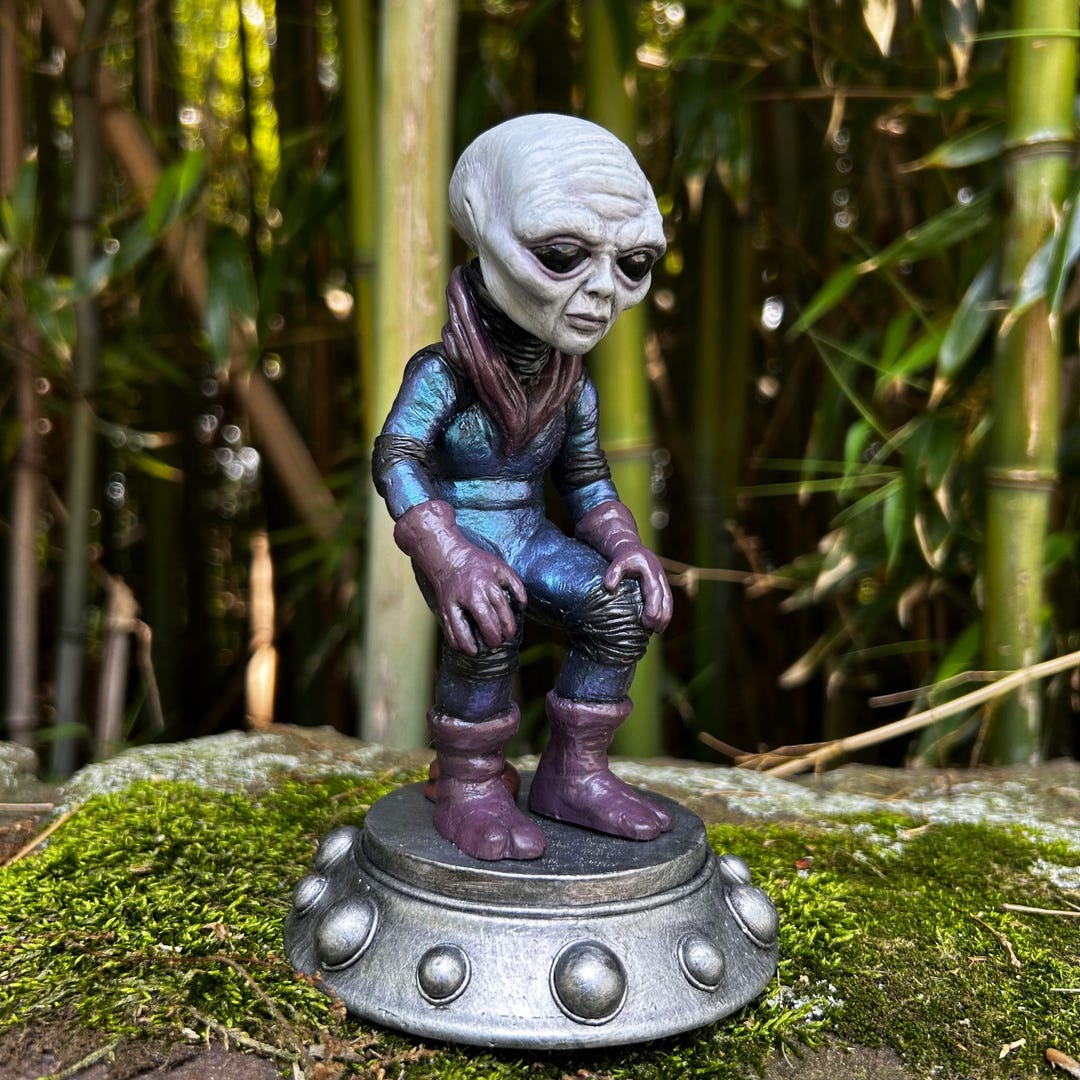 Grey Alien Caganer / Alien Sculpture / Extraterrestrial Poop Figurine ...