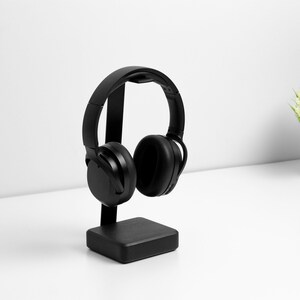 Hardwood Headphone Stand: Steel Rack with Leather Top