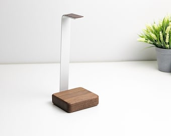 Soporte para auriculares de madera maciza: Estructura de acero con tapa de cuero.