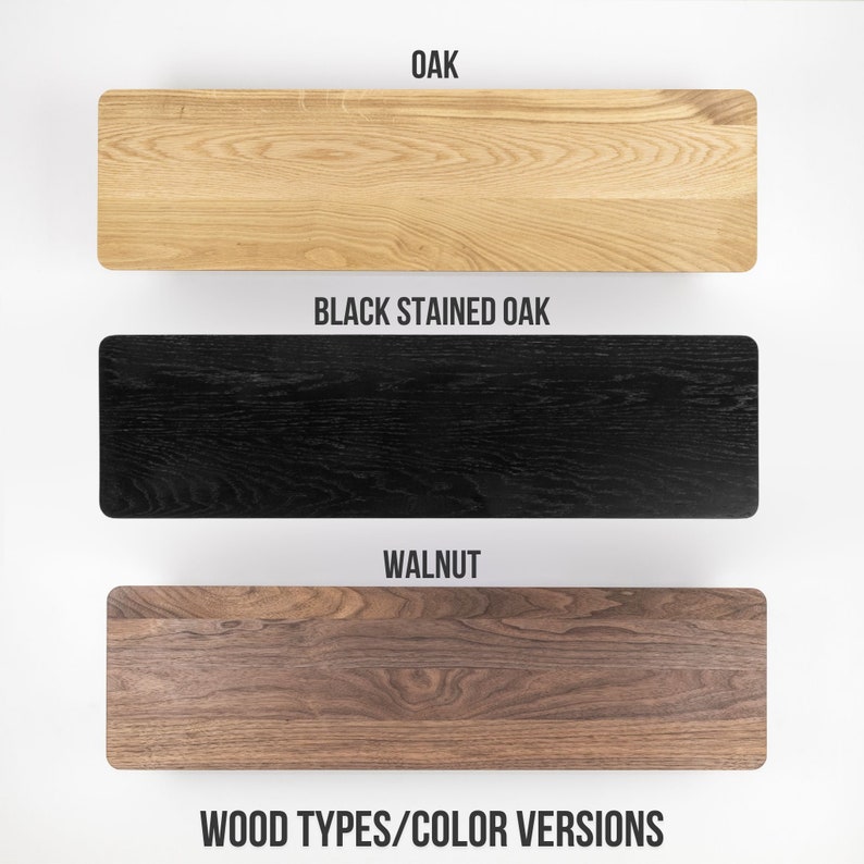 Puede incluir: Tres muestras de madera que muestran diferentes tipos de madera y colores: roble, roble te&ntilde;ido de negro y nogal.  WOOD TYPES/COLOR VERSIONS est&aacute; escrito debajo de las muestras.
