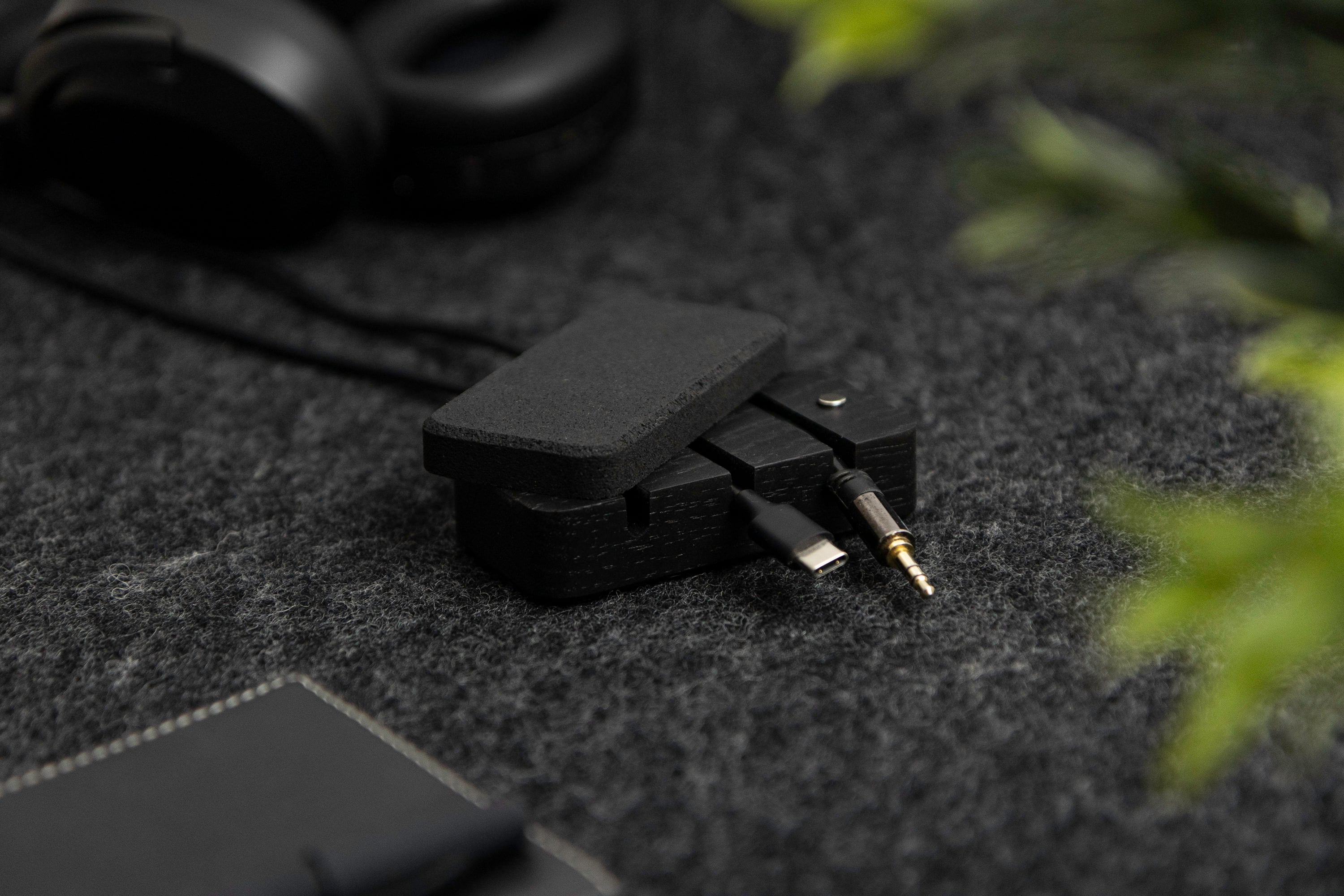 12 Pezzi] Clip Magnetiche per Gestione dei Cavi, Organizzatore Autoadesivo con Supporto fino a 7 mm, Porta-cavo per Scrivania, USB, TV, Ufficio e Casa, Magnete Potente, Senza Fori né Residui