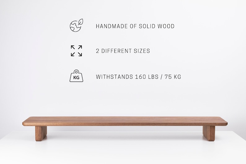 Puede incluir: Una larga estanter&iacute;a de madera con bordes redondeados y dos patas cortas en cada extremo. La estanter&iacute;a est&aacute; hecha de madera maciza y puede soportar hasta 75 kg. Est&aacute; disponible en dos tama&ntilde;os diferentes. Hecho a mano de madera maciza. 2 tama&ntilde;os diferentes. Soporta 160 lbs / 75 kg.