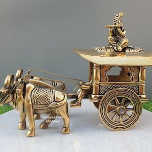 Mosiężny wóz byka z posągiem Kryszny, 19 cm Pan Kryszna siedzący na wozie byka z mosiądzu, wóz byka Arjuna Rath Chariot Vintage Home Decor