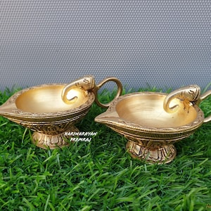Diya de latón para decoración de templos de puja, 4 pulgadas, soporte de diya con forma de elefante, lámpara de aceite para el hogar, mandir, pooja, altar, juego de 2, diámetro del aceite, regalo