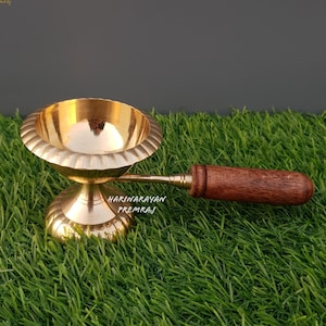 Brass Diya, Pooja Aarthi Dia, 17CM, Pooja Diyas, Diya Stand Oil Lamp for Home, Mandir,Temple,Pooja,Altar, Oil Dia,Oil Wick diya,Brass Deepak