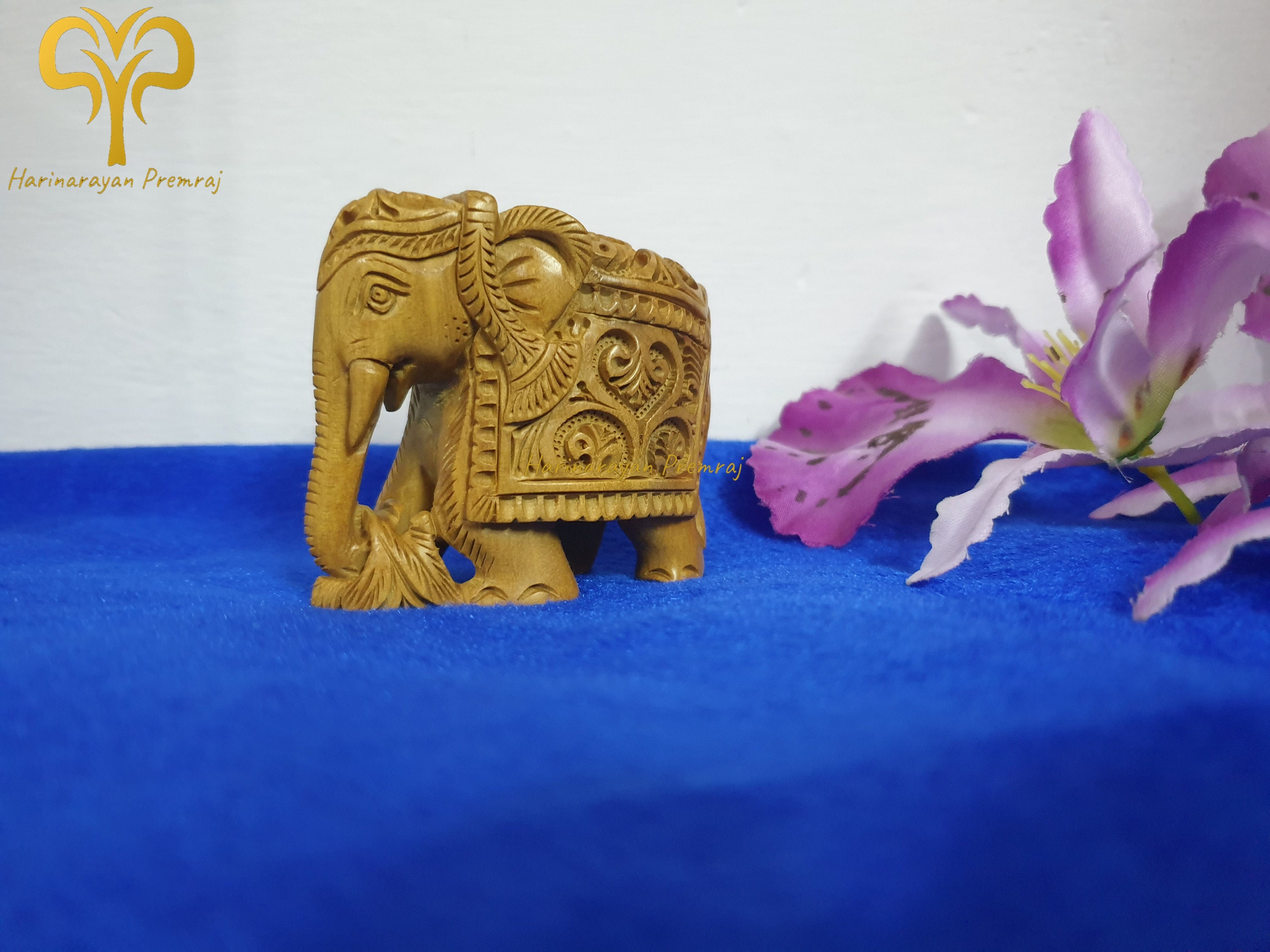 サンダルウッドの象 - 2 インチ / 彫刻象 / サンダルウッドの小さな象