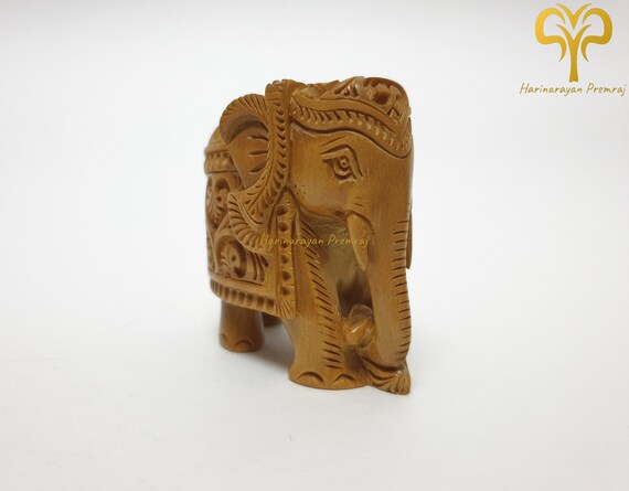 サンダルウッドの象 - 2 インチ / 彫刻象 / サンダルウッドの小さな象