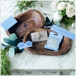 Wooden Prayer Dough Bowl Gift Set: Rustic Farmhouse Decor with Scripture Cards