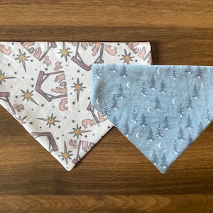 Bandana de Noël réversible pour chien : crèche, forêt en hiver (personnalisé)