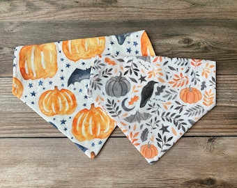 Omkeerbare Halloween-hondenbandana: vleermuizen en pompoenen, over de kraag