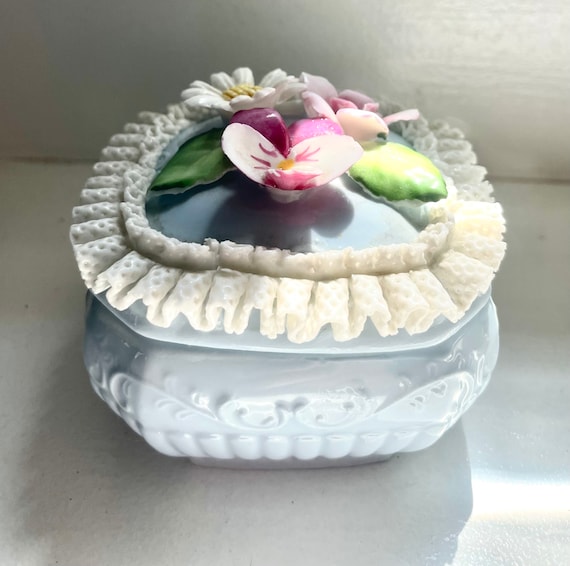 Trinket box, Porcelain lace, Vintage - image 1