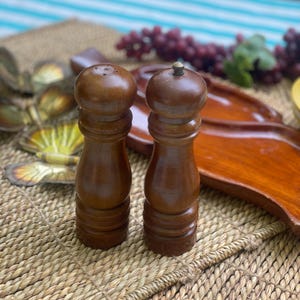 Wooden Salt and Pepper Mills, salt and pepper grinder set
