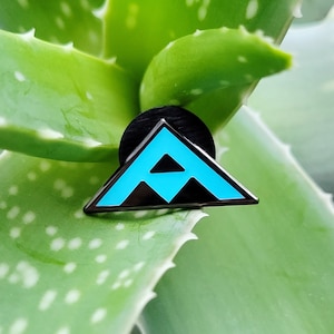 Horizon Cauldron Xi/Chi Mini - Horizon Machine Pin Collection - Show & Tail Creations 1,75&quot; harde emaille pin