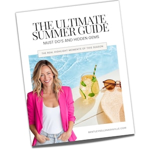 Op de afbeelding: Een magazine cover met de titel "THE ULTIMATE SUMMER GUIDE" met een vrouw in een roze blazer. De cover bevat een verfrissend drankje, een zonnebril en een strohoed. De tekst luidt "MUST DO'S AND HIDDEN GEMS" en "THE REAL HIGHLIGHT MOMENTS OF THIS SEASON."