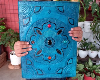 Libro delle Ombre extra large in pelle goffrata con pietre incastonate