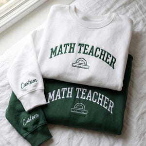 Mathe-Lehrer bestickter Rundhalsausschnitt, Collegiate-Stil, Geschenk für Lehrer